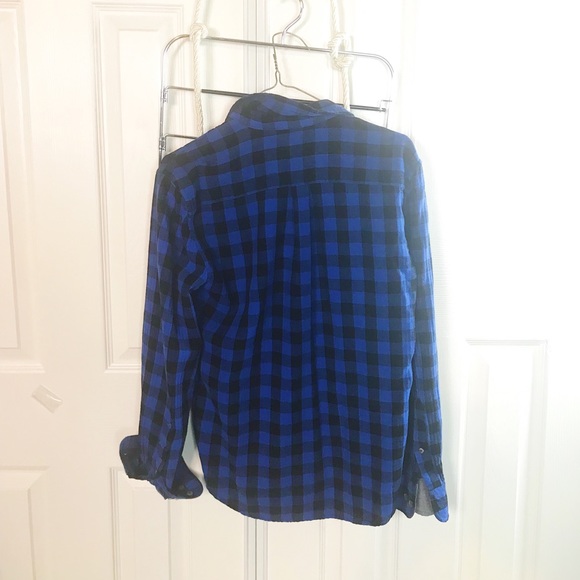 Simply styled button down shirt. Men’s button up - Picture 4 of 6